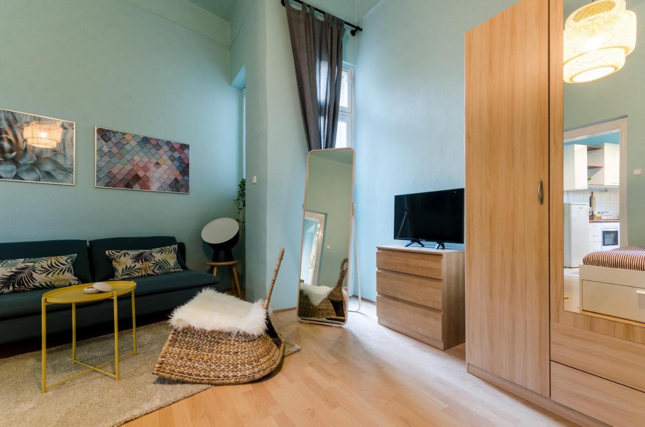 Studio In The Heart Of Party District Apartment Budapest Bagian luar foto
